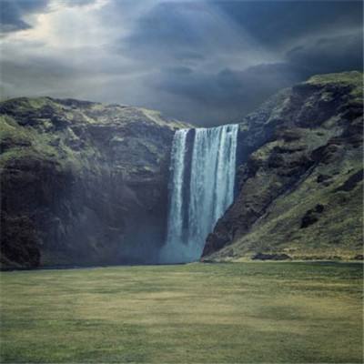 韩国KOSPI指数下跌1%，至5585.60点。